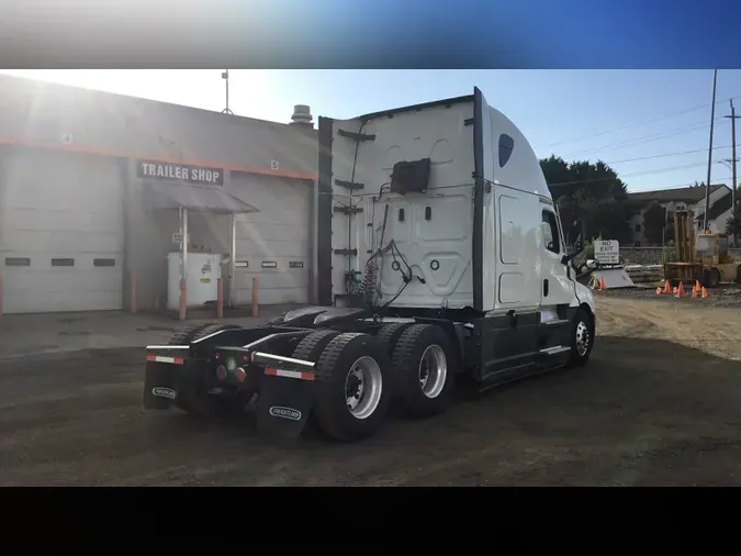 2021 Freightliner Cascadia 126