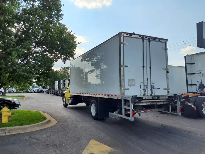 2016 FREIGHTLINER/MERCEDES M2 106