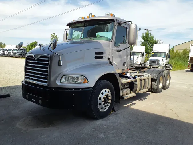 2017 MACK TRUCKS, INC. CXU600136dbab5b47ab89de7df17ab6c2c1418