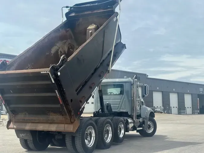 2017 MACK GU713