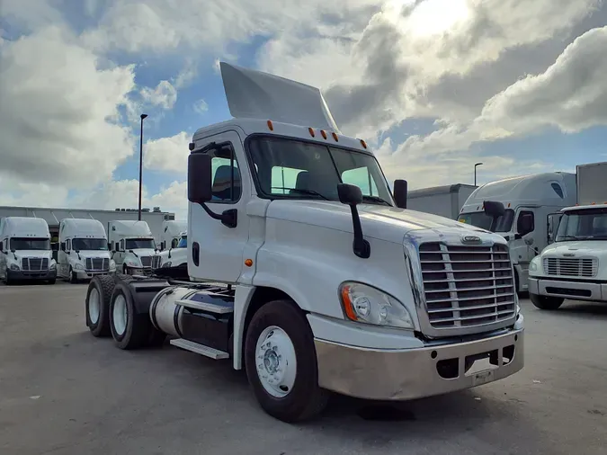 2016 FREIGHTLINER/MERCEDES CASCADIA 125