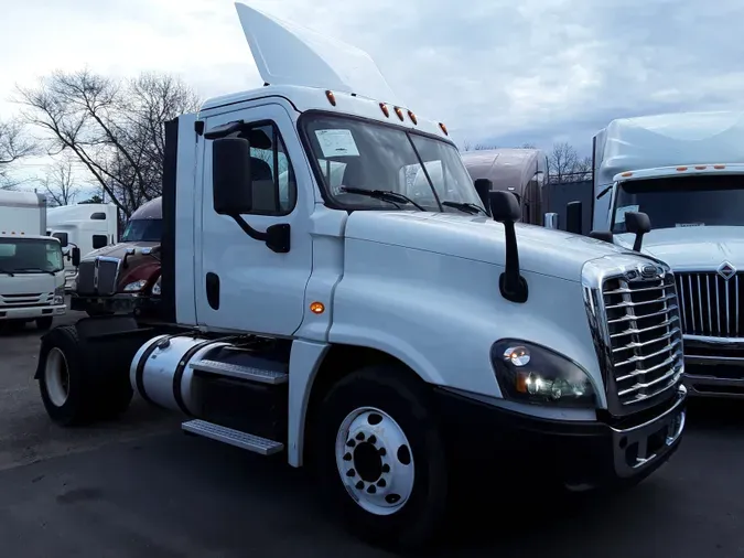 2017 FREIGHTLINER/MERCEDES CASCADIA 125