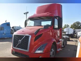 2020 VOLVO VNR64T300