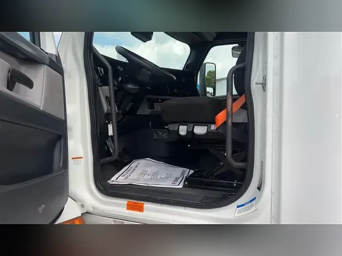 2021 FREIGHTLINER CA126