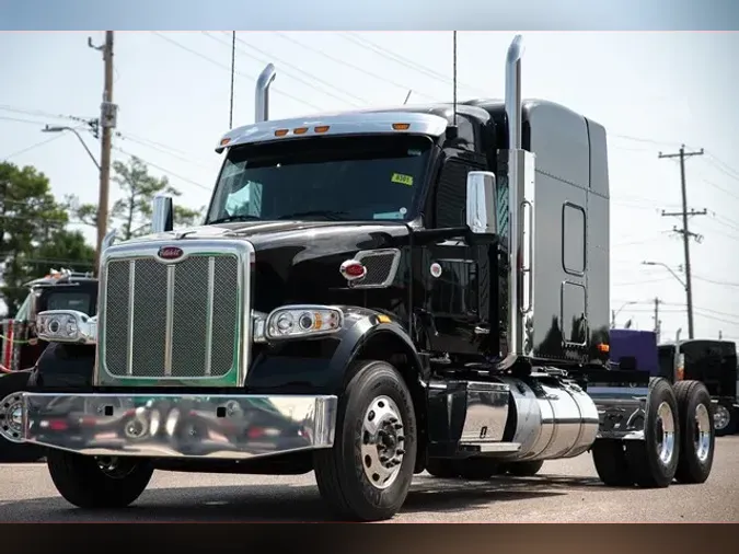 2025 PETERBILT 567