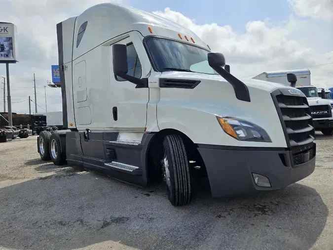 2021 FREIGHTLINER CASCADIA CA126