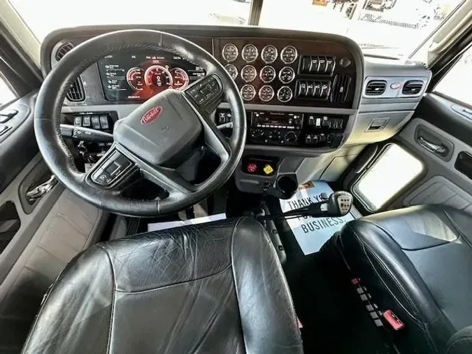 2023 Peterbilt 389