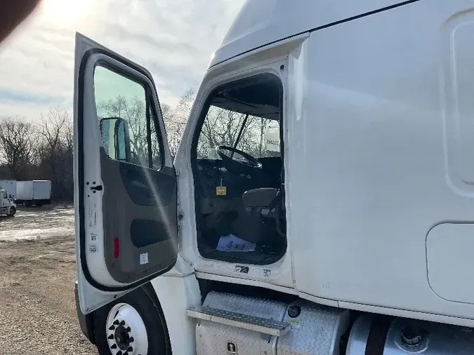 2019 Freightliner X12564ST