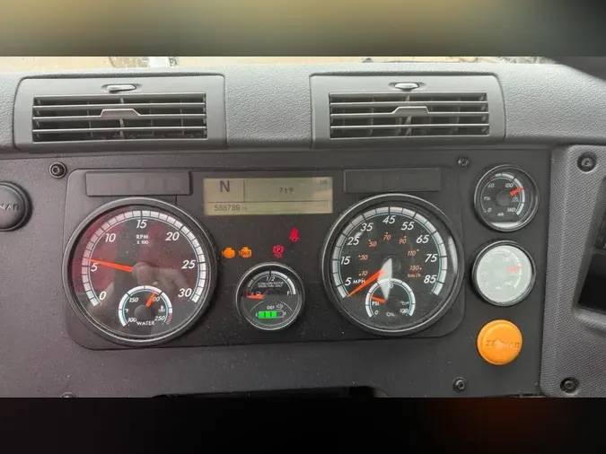 2017 FREIGHTLINER/MERCEDES CASCADIA 113