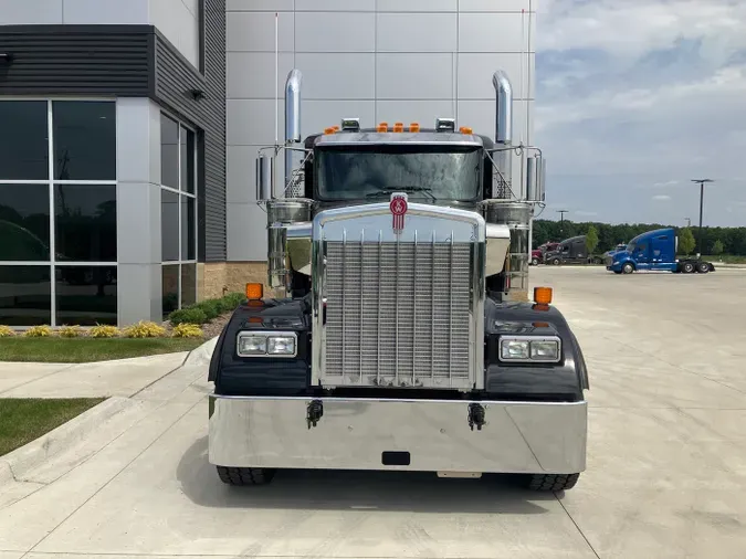 2025 Kenworth W900B