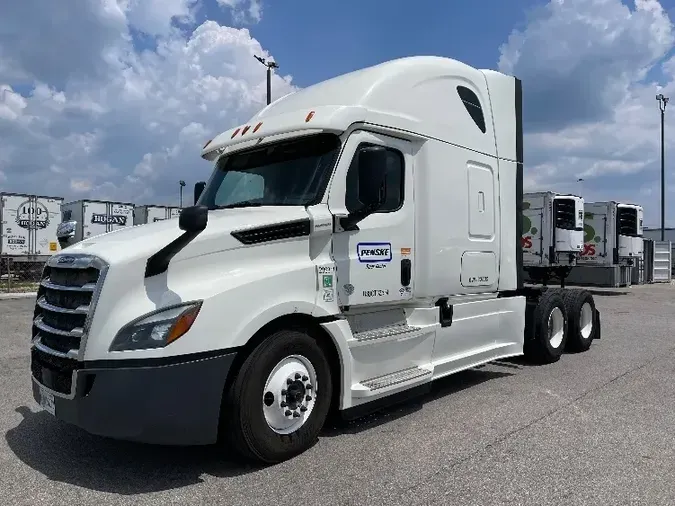 2018 Freightliner T12664ST