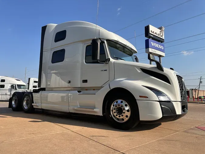 2025 VOLVO VNL64T860