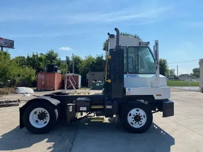2022 AutoCar ACTT42