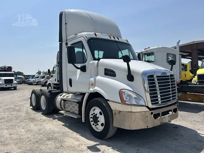 2015 FREIGHTLINER CASCADIA 113
