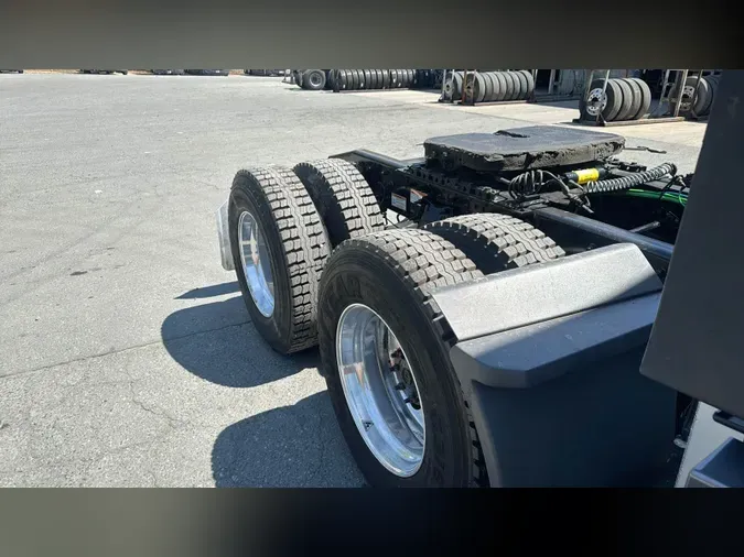 2021 Freightliner Cascadia 126