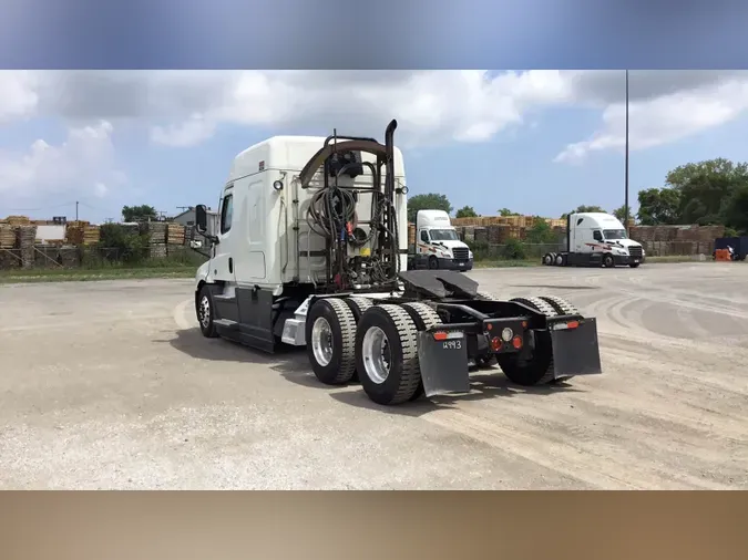 2021 Freightliner Cascadia 126