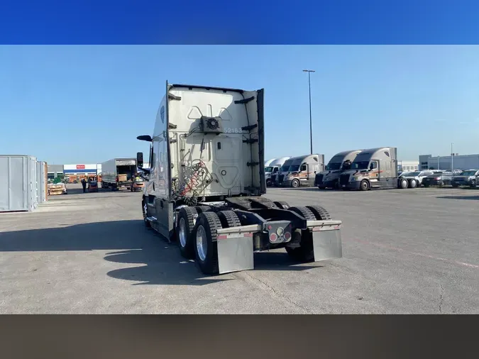 2022 Freightliner Cascadia 126