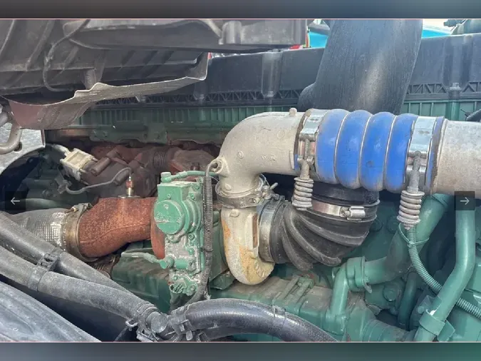 2023 VOLVO VNL64T860