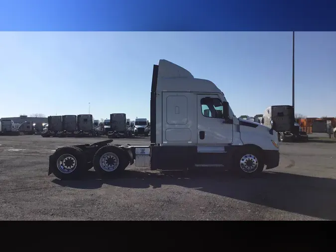 2021 Freightliner Cascadia 126