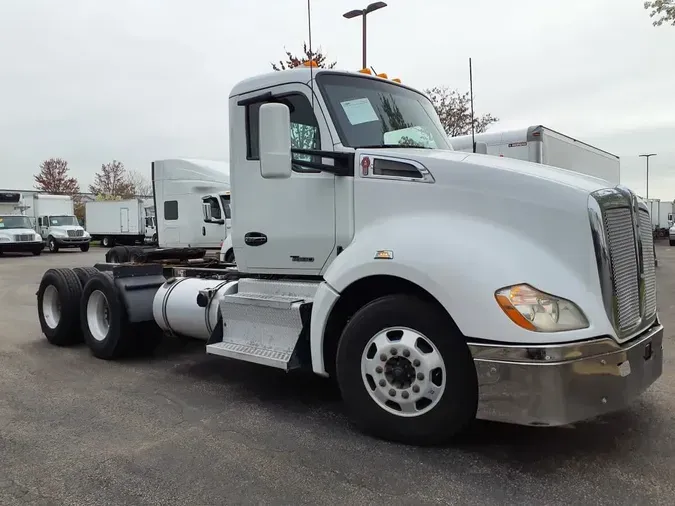 2017 KENWORTH TRUCKS T-680