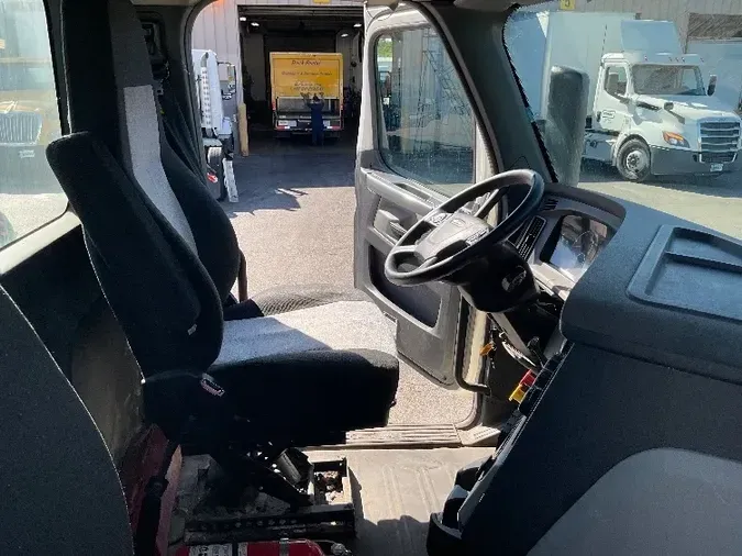 2018 Freightliner T12664ST