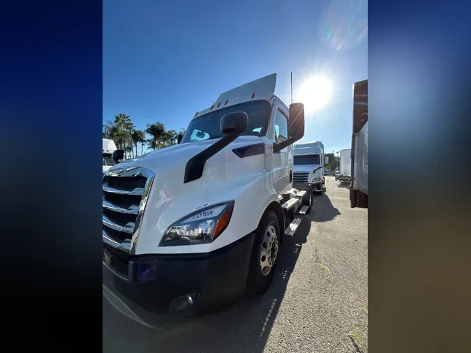 2020 FREIGHTLINER/MERCEDES NEW CASCADIA 116