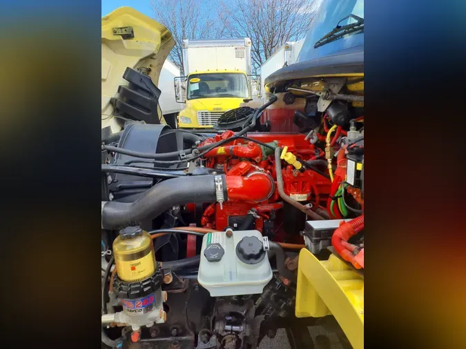 2016 FREIGHTLINER/MERCEDES M2 106