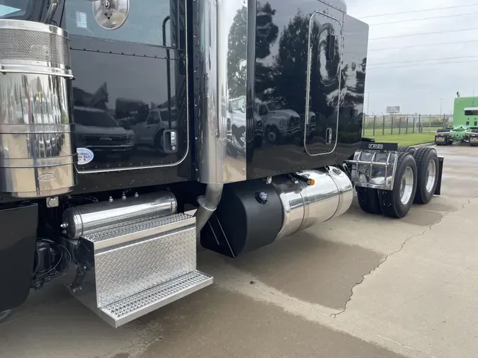 2022 Peterbilt 389