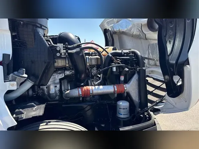 2021 FREIGHTLINER CA126