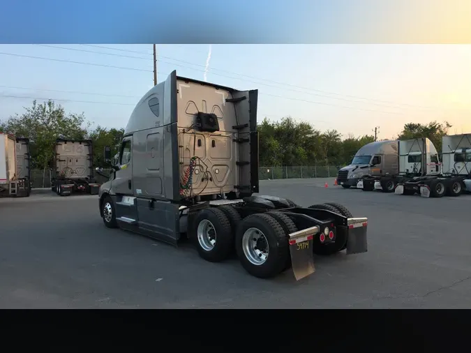 2023 Freightliner Cascadia 126