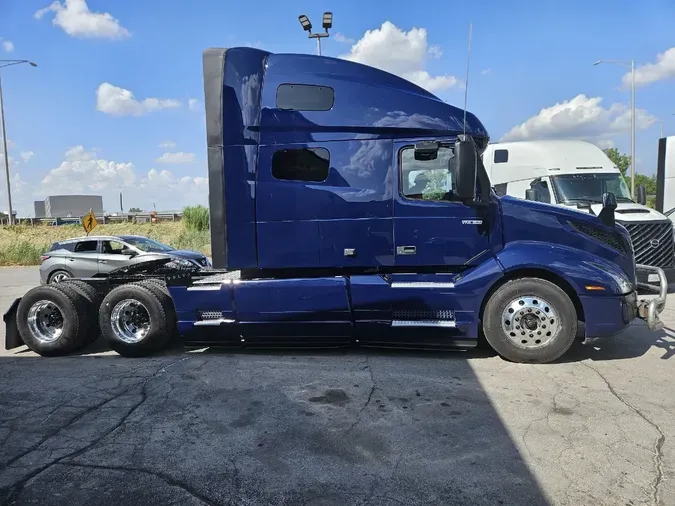 2023 VOLVO VNL64T760