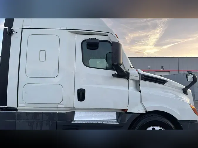 2021 Freightliner Cascadia 126