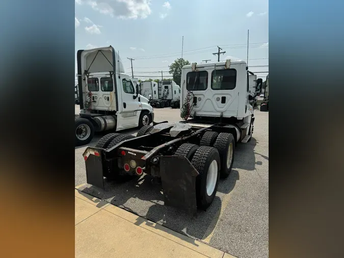 2016 FREIGHTLINER/MERCEDES CASCADIA 125