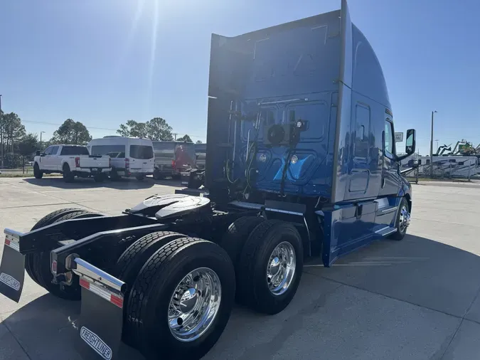 2020 Freightliner Cascadia 126