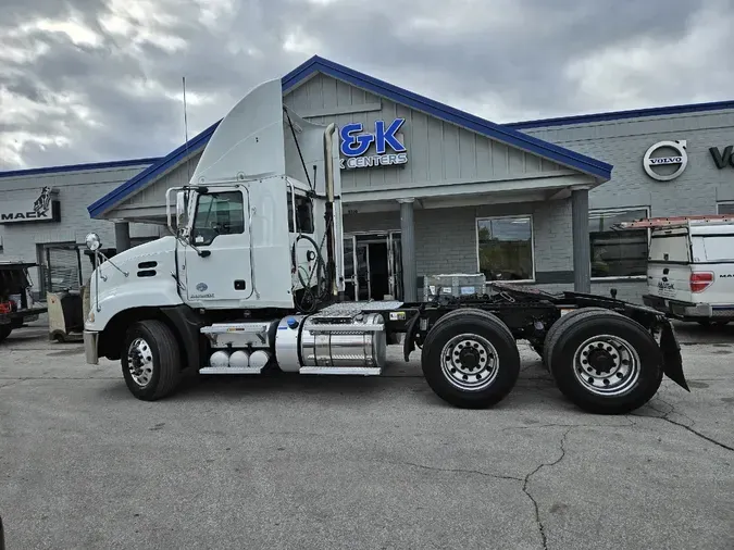 2018 MACK CXU613