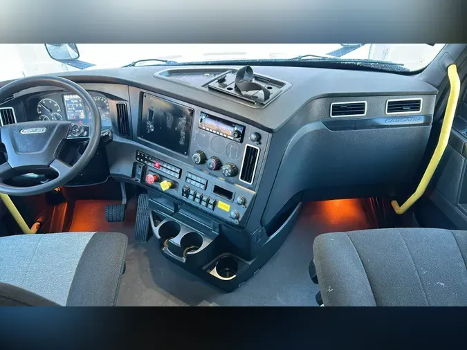 2023 Freightliner Cascadia 126