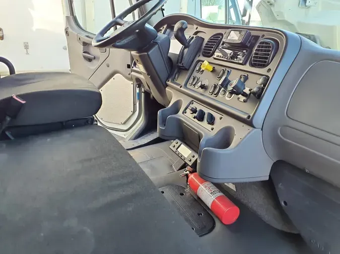 2019 FREIGHTLINER/MERCEDES M2 106