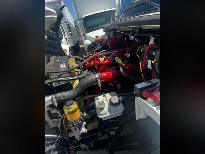 2018 FREIGHTLINER/MERCEDES M2 106