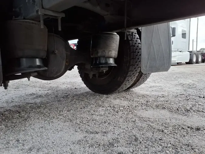 2018 FREIGHTLINER M2 106