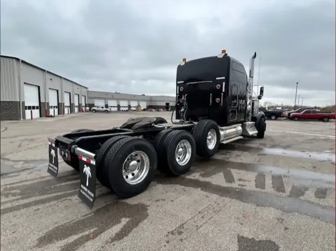 2024 Kenworth W900