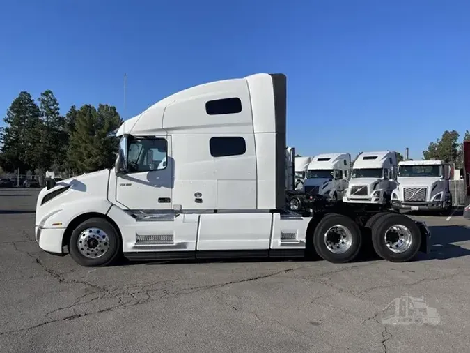 2025 VOLVO VNL64T760