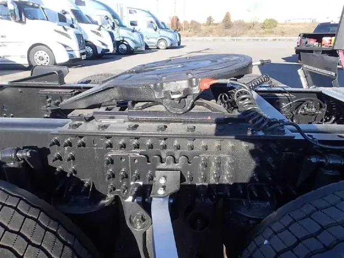 2025 VOLVO VNL64T860