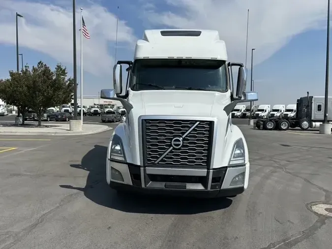 2022 VOLVO VNL860