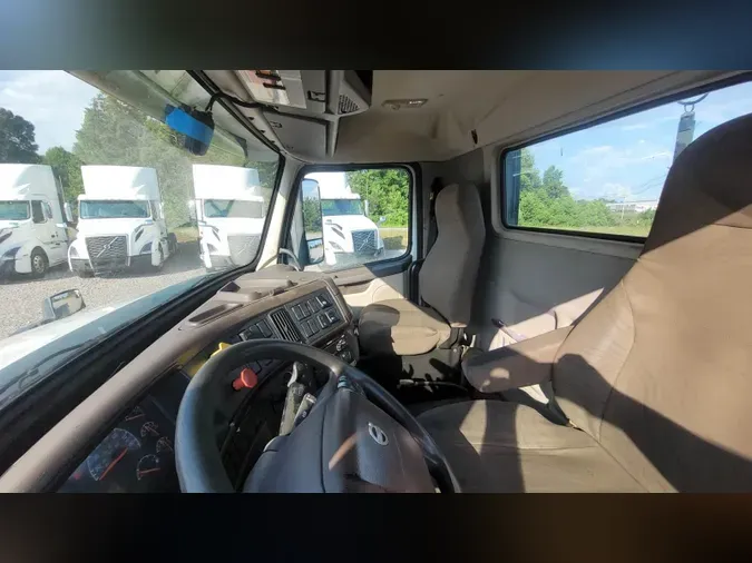 2018 Volvo VNL300