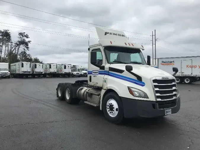 2018 Freightliner T12664ST