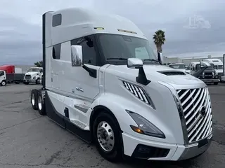 2025 VOLVO VNL64T860