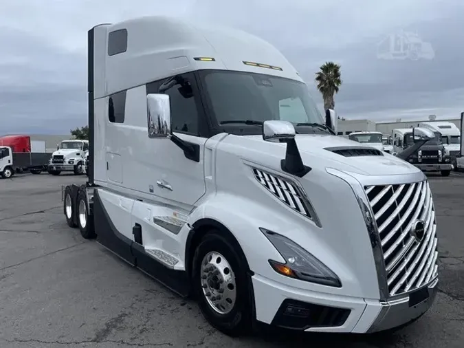 2025 VOLVO VNL64T86013d667fb7c00f9662630c0cc3784d734