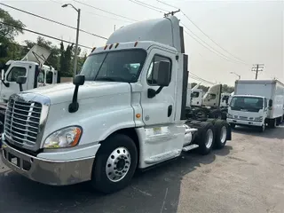 2015 Freightliner CASCADIA 125