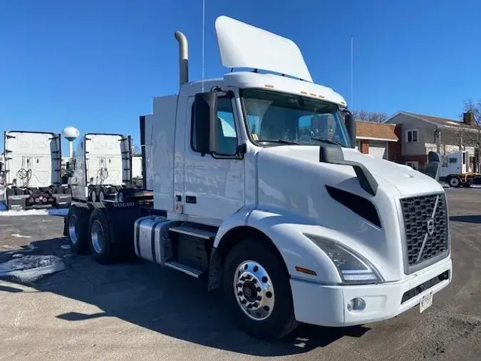 2021 Volvo VNL64T300