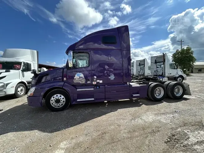 2018 VOLVO VNL64T670